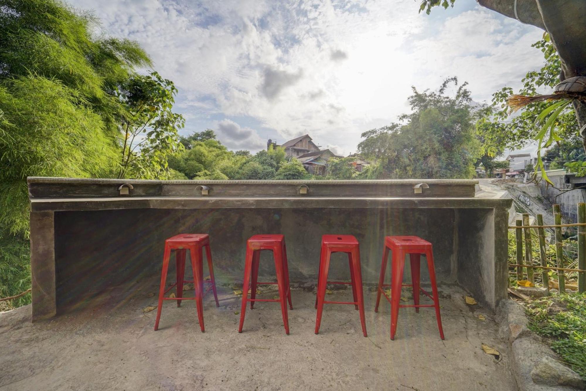 Super Oyo 90778 River Inn Malioboro Jogyakarta Zewnętrze zdjęcie